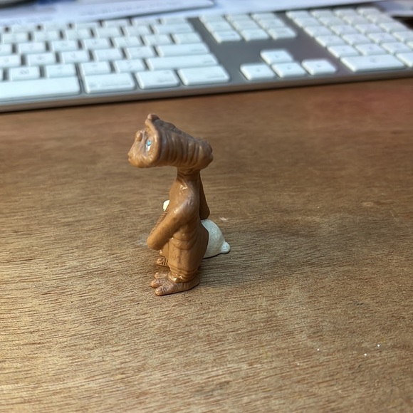 E.T. With Rabbit - Picture 3 of 7